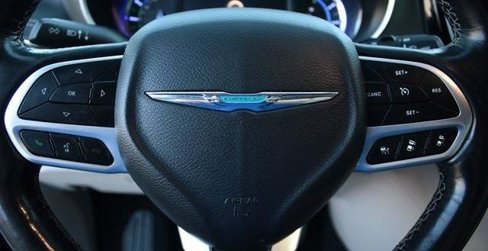 Used 2021 Chrysler Pacifica Touring-L image 14