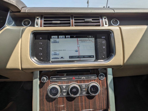 Used 2016 Land Rover Range Rover HSE image 18