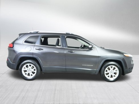 Used 2016 Jeep Cherokee Latitude w/ Cold Weather Group image 8