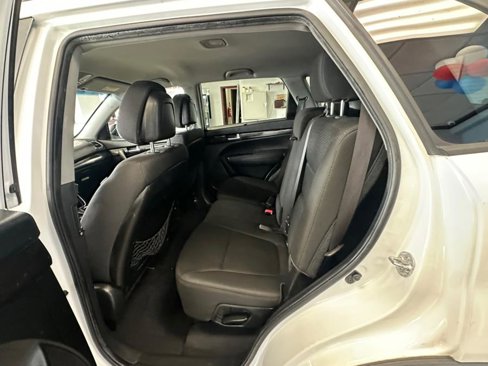 Used 2014 Kia Sorento LX image 25