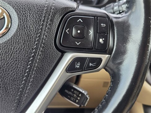 Used 2018 Toyota Highlander Limited Platinum image 31