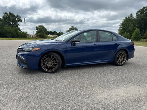 Used 2023 Toyota Camry SE image 3