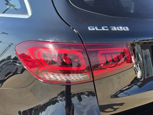 Used 2022 Mercedes-Benz GLC 300 4MATIC image 12