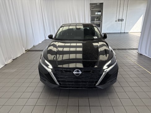 Used 2023 Nissan Altima 2.5 SV image 2