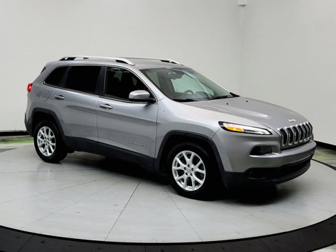 Used 2017 Jeep Cherokee Latitude image 3