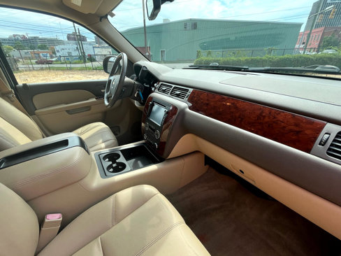 Used 2014 Chevrolet Suburban LT image 58