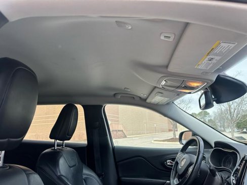 Used 2019 Jeep Cherokee Limited w/ Luxury Group image 12
