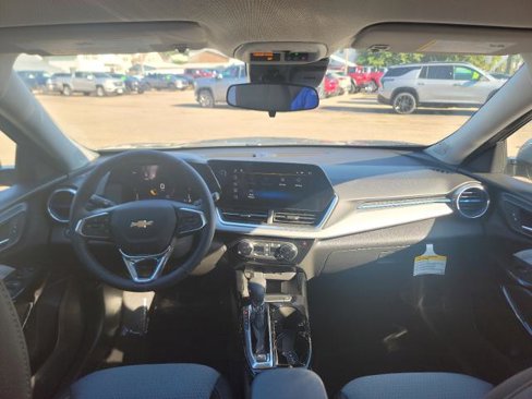 New 2025 Chevrolet Trax LT image 16