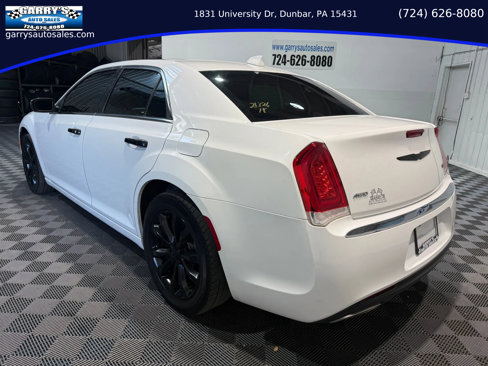 Used 2018 Chrysler 300 Limited image 7