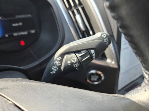 Used 2024 Ford Edge Titanium image 19