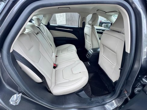 Used 2018 Ford Fusion Titanium image 37