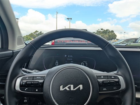 Used 2025 Kia Sportage EX image 21