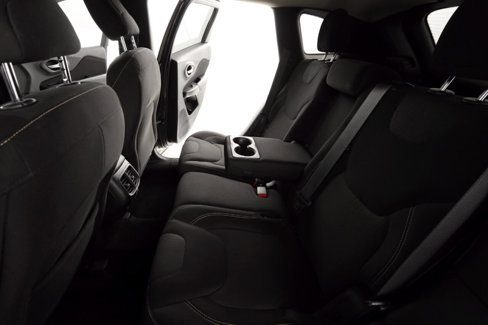 Used 2015 Jeep Cherokee Latitude w/ Comfort/Convenience Group image 23