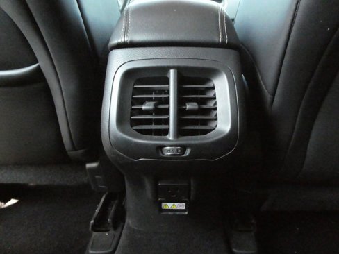 Used 2016 Jeep Cherokee Limited image 38