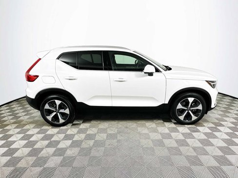 Certified 2025 Volvo XC40 B5 Plus image 8