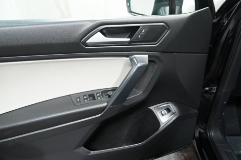Used 2021 Volkswagen Tiguan SEL w/ 2-Row Tiguan MDO Package image 21