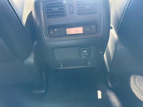 Used 2015 Nissan Pathfinder Platinum w/ Cargo Package image 29