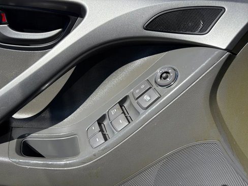 Used 2013 Hyundai Elantra GLS image 11