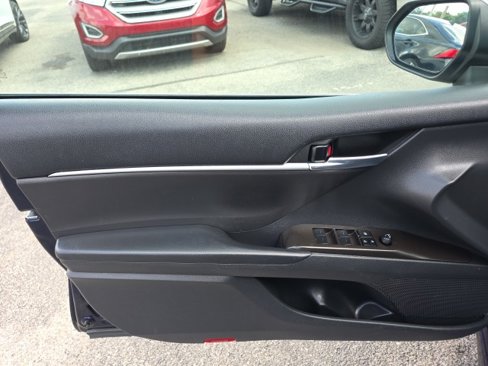 Used 2022 Toyota Camry SE image 13