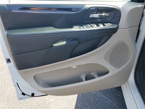 Used 2019 Dodge Grand Caravan SXT image 23