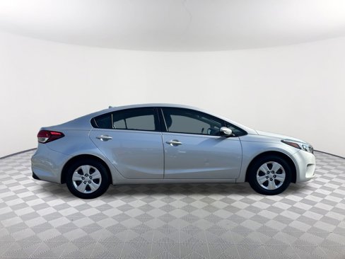 Used 2017 Kia Forte LX image 6