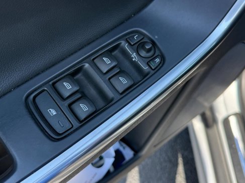 Used 2015 Volvo XC60 T5 Platinum image 14