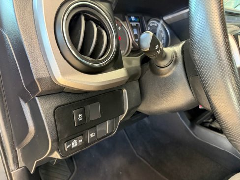 Used 2022 Toyota Tacoma SR5 image 16