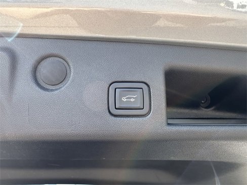 Used 2023 Chevrolet Equinox LT w/ Driver Convenience Package image 42