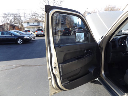 Used 2011 Jeep Liberty Sport image 18