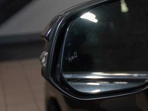 Used 2021 Toyota Venza Limited image 6