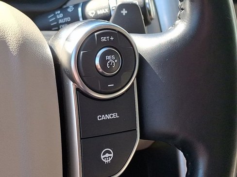 Used 2017 Land Rover Discovery HSE image 25