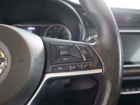 Used 2019 Nissan Kicks SR image 40