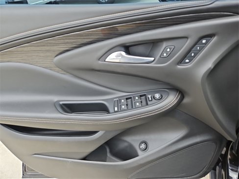 Used 2017 Buick Envision Essence image 12