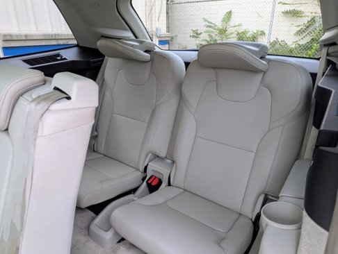 Used 2016 Volvo XC90 T8 Momentum w/ Vision Package image 8