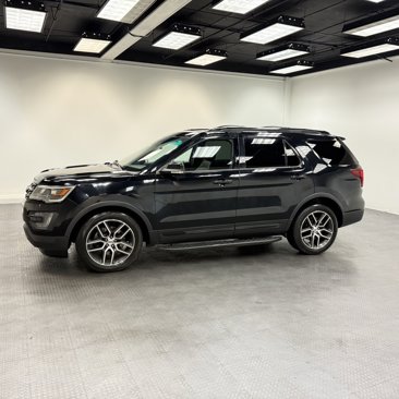 Used 2016 Ford Explorer Sport w/ Equipment Group 401A image 2