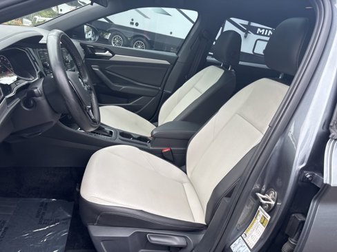 Certified 2021 Volkswagen Jetta R-Line image 12