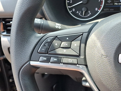 Certified 2025 Nissan Sentra SV image 21