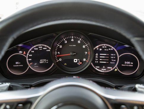 Certified 2022 Porsche Cayenne Platinum Edition image 14