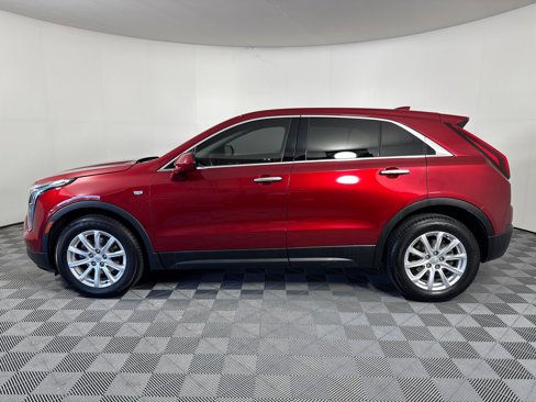 Used 2021 Cadillac XT4 Luxury image 2