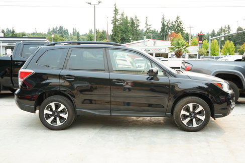Used 2017 Subaru Forester 2.5i Premium image 3