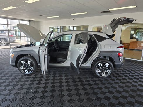 Used 2025 Hyundai Kona SEL image 16
