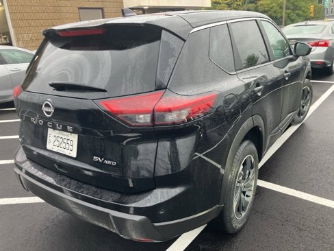 Used 2024 Nissan Rogue SV image 3