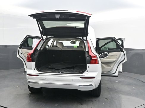 Certified 2023 Volvo XC60 B5 Ultimate w/ Protection Package Premier image 40