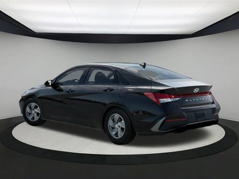 New 2025 Hyundai Elantra SE image 5