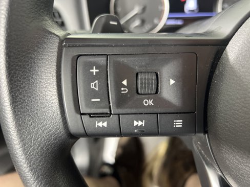Used 2023 Nissan Rogue S image 17