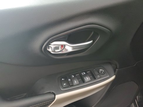 Used 2017 Jeep Cherokee Latitude image 26