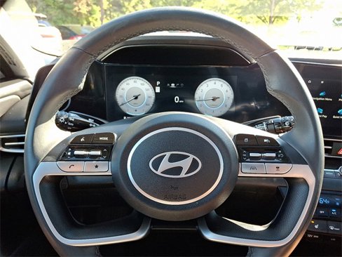 Certified 2025 Hyundai Elantra SEL image 19