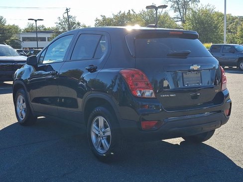 Certified 2022 Chevrolet Trax LS w/ Tint and Cruise Package image 4