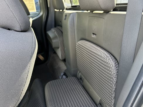 Used 2016 Nissan Frontier SV image 16