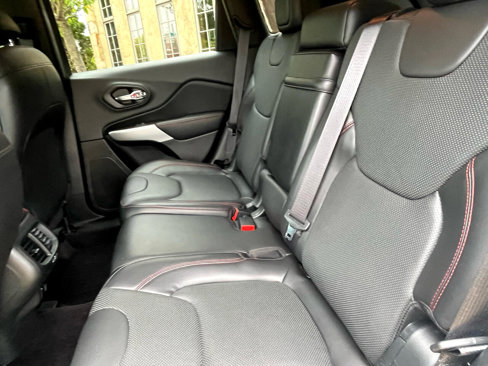 Used 2018 Jeep Cherokee Trailhawk w/ Quick Order Package 27L image 44